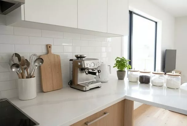 Как поддерживать идеальный порядок на кухонной столешнице: 4 эффективных способа