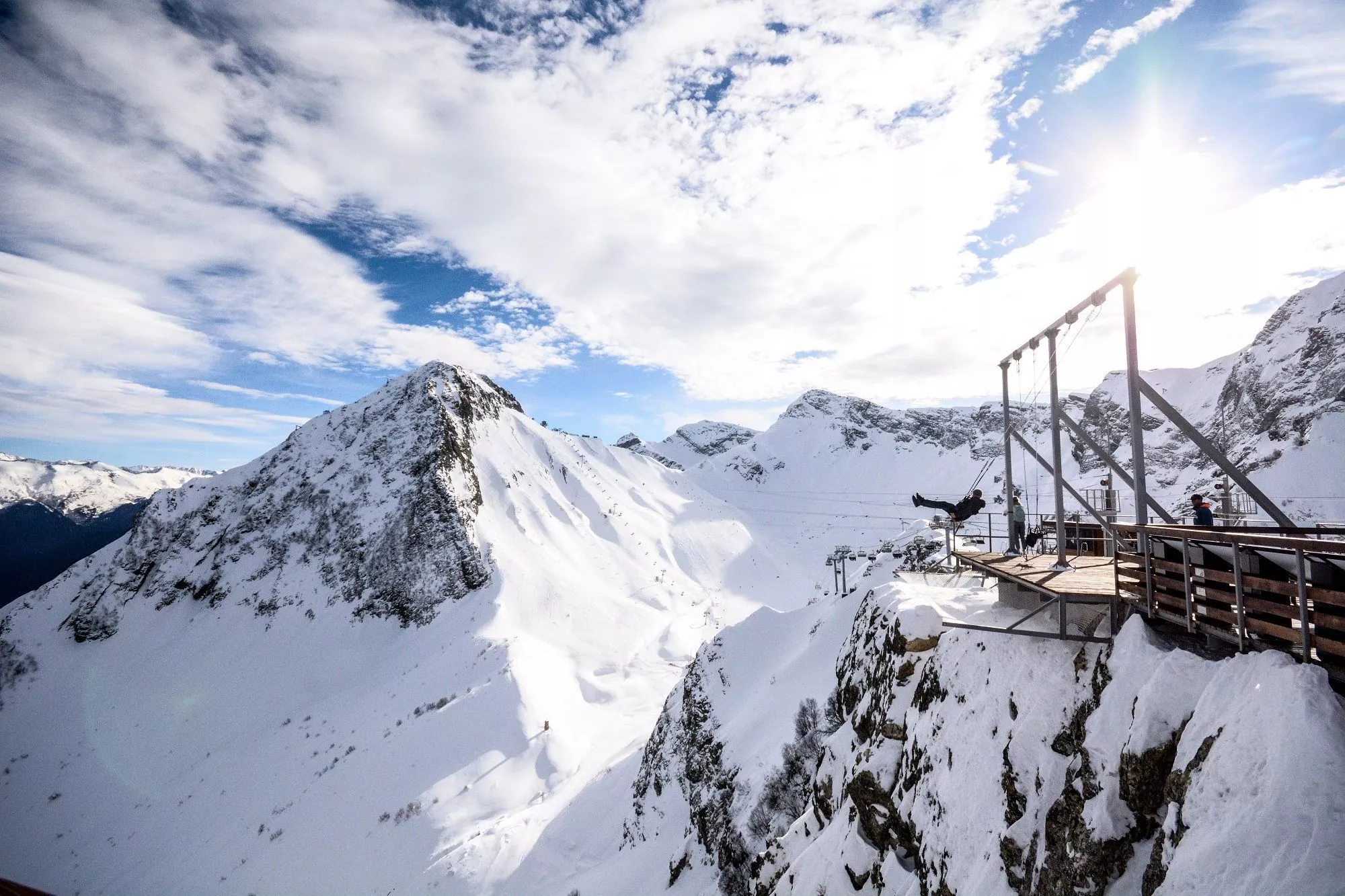 На горнолыжном курорте «Красная поляна» частично завершено катание