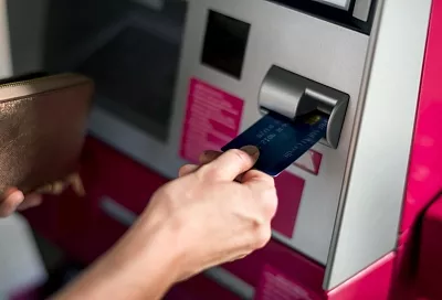 Банки ужесточили лимиты на выдачу наличных