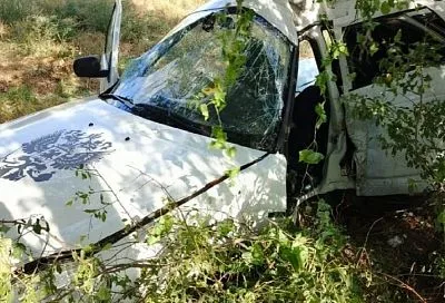 «Лада» врезалась в дерево на Кубани. Погиб 20-летний водитель