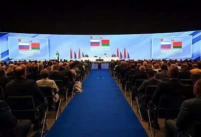 Вениамин Кондратьев принял участие в пленарном заседании XIII Форума регионов Беларуси и России
