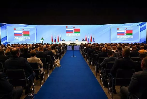 Вениамин Кондратьев принял участие в пленарном заседании XIII Форума регионов Беларуси и России