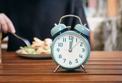 Похудейте к лету без диет: 5 правил питания (по часам) от доктора Жито – и тело скажет вам спасибо