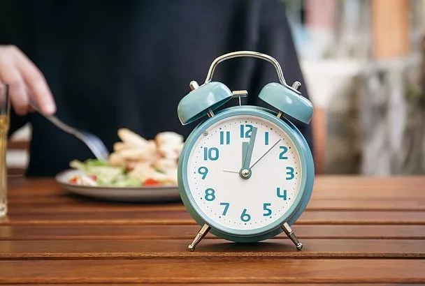 Похудейте к лету без диет: 5 правил питания (по часам) от доктора Жито – и тело скажет вам спасибо