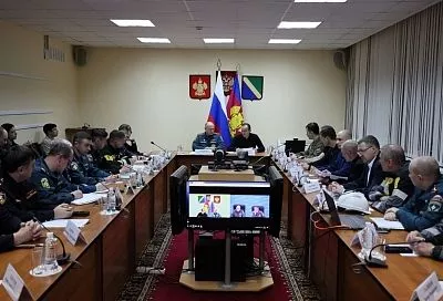 Глава МЧС России Александр Куренков провел заседание оперативного штаба в Туапсе