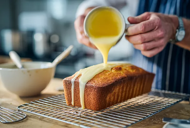 Нежный яблочный кекс с лимонной глазурью