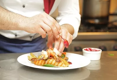 Повара - в дефиците: причины кадрового голода в общепите на Кубани