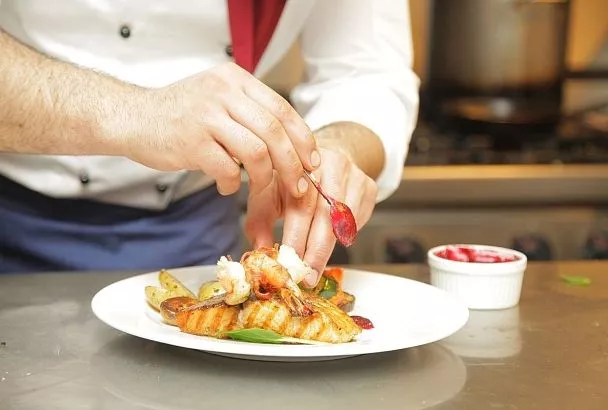 Повара - в дефиците: причины кадрового голода в общепите на Кубани