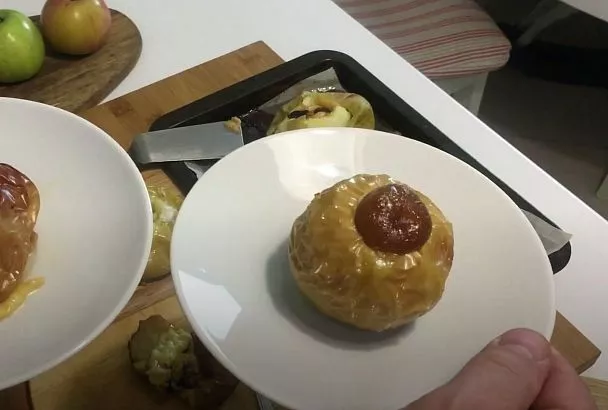 Яблоки с сыром в духовке: 5 причин выбрать этот десерт к чаю (и рецепт за 20 минут!)