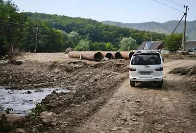 В Молдавановке Туапсинского округа оборудовали переправу на месте разрушенного стихией моста