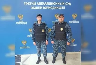 Судебные приставы оказали экстренную помощь посетительнице суда в Сочи