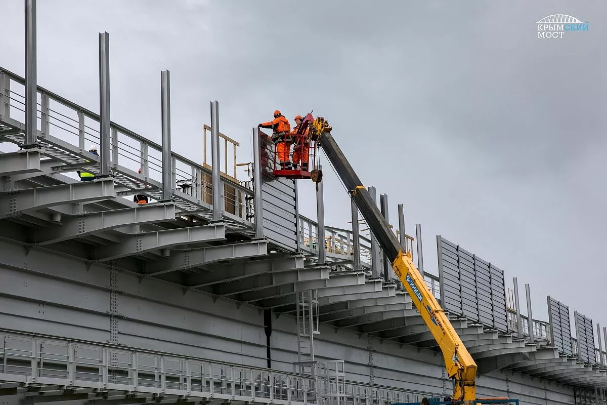 Железнодорожная часть Крымского моста будет введена в эксплуатацию в декабре 2019 года. Железнодорожная часть Крымского моста будет введена в эксплуатацию в декабре 2019 года.