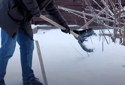 Снег зимой не выбросишь: 3 необычных способа использовать снег в саду для обильного урожая 2025 