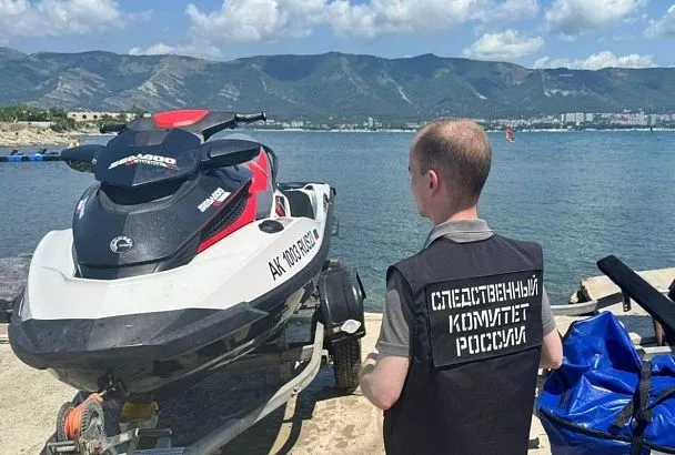 Два человека пострадали при катании на водном аттракционе в Геленджике 