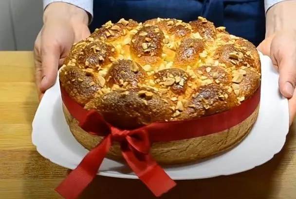 Рецепты блюд на Пасху от Максима Сырникова: болгарский кулич Козунак за 6 шагов