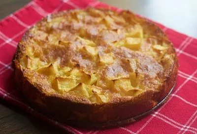 Пеку пышную шарлотку с яблоками в духовке по этому рецепту через день, а родные и рады 