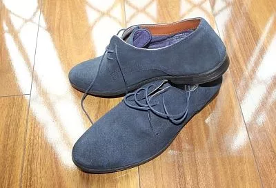 Старые туфли будут как новые, если посыплете их крахмалом. Как привести в порядок к осенним холодам любимую обувь