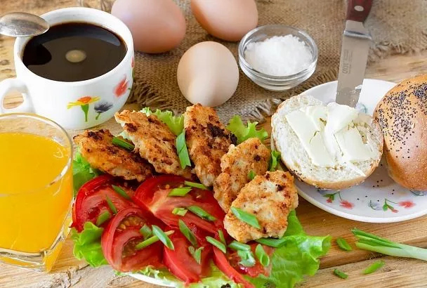 Если в холодильнике осталось всего 200 граммов фарша, но нужно накормить всю семью. Готовлю котлеты с овощами