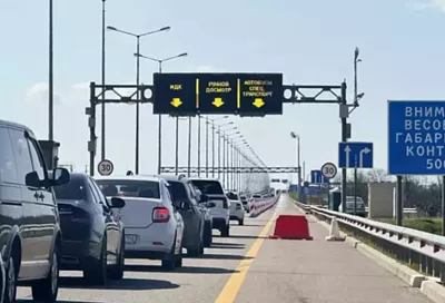 Ожидание — два часа: более 500 авто скопилось перед Крымским мостом со стороны Керчи
