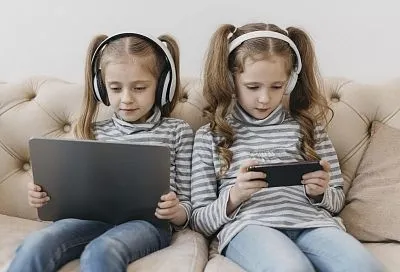 Родителям посоветовали ограничить гаджеты на каникулах