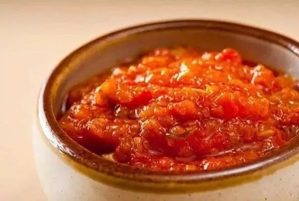 Беру овощи и в мясорубку: простой рецепт витаминной приправы без варки - вкуснее магазинных соусов