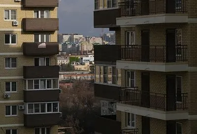 Инспектор ПДН отговорила подростка от прыжка с балкона многоэтажки в Краснодаре