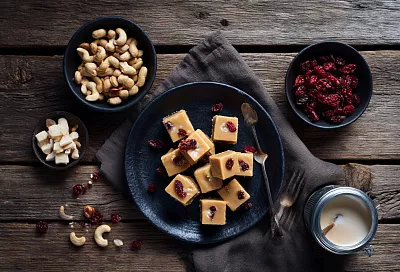 Домашние конфеты за 10 минут: сгущёнка, белый шоколад и орехи