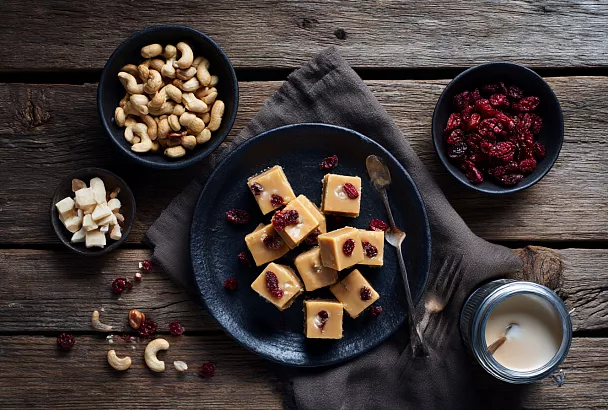 Домашние конфеты за 10 минут: сгущёнка, белый шоколад и орехи