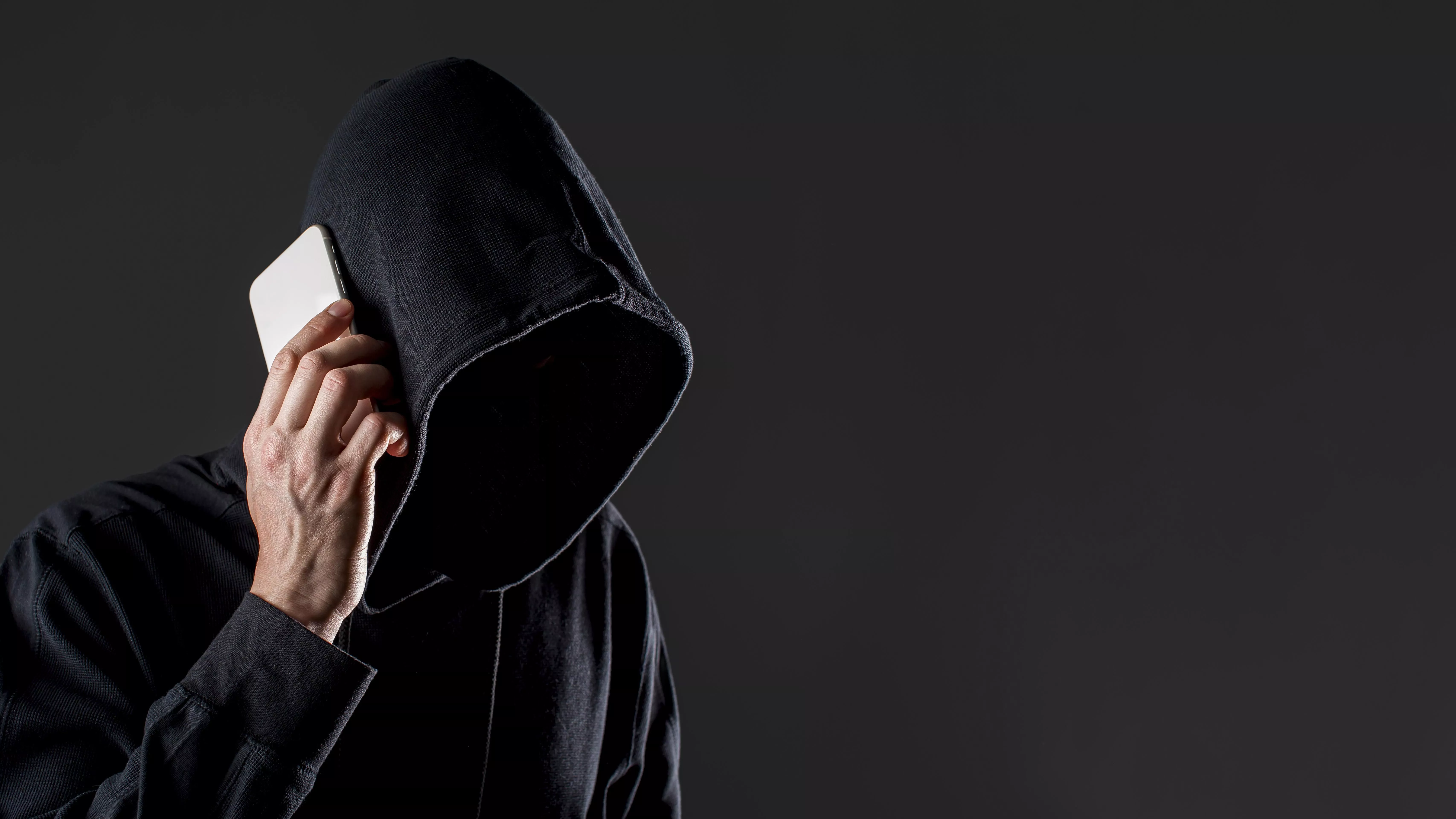 О новой двухэтапной схеме обмана россиян в мессенджерах предупредили в Роскомнадзоре