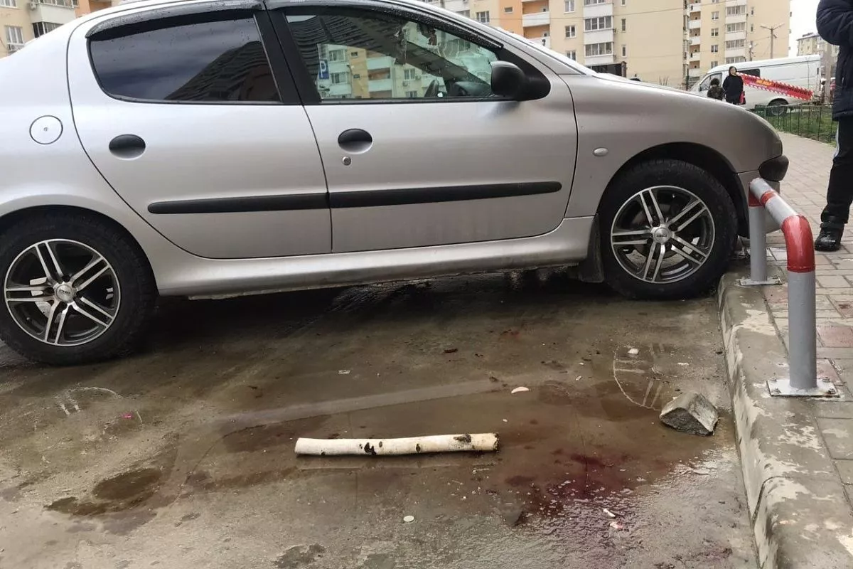 Место падения женщины и ребенка.