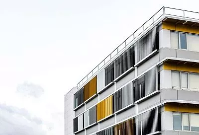 Объём инвестиций в недвижимость России в 2025 году сократился почти на 30%