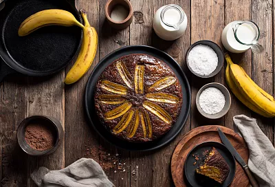 Шоколадно-банановый пирог без духовки, яиц и глютена за 20 минут