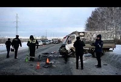 Житель Кубани на ВАЗе выехал на встречку и столкнулся с «Газелью». Погибли 4 человека