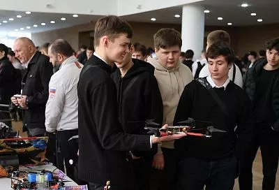Более 500 студентов в Армавире приняли участие во втором форуме БПЛА «Пилоты нового времени»