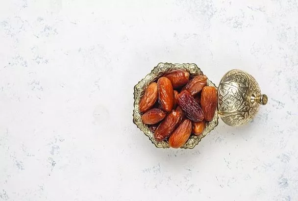 Давно не покупаю в магазине сладости. Готовлю дома свои. Например, конфеты из фиников