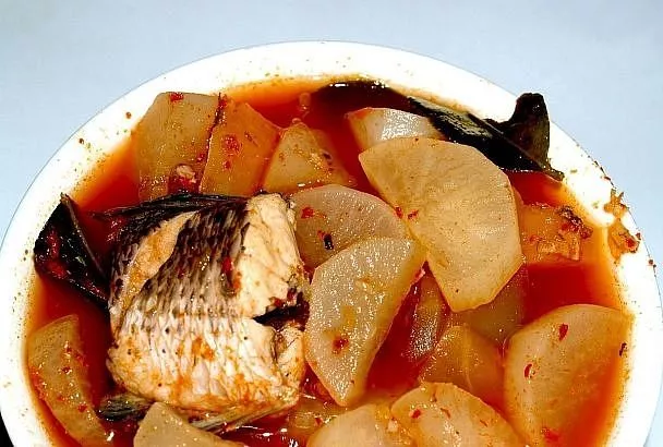 Как сварить вкусную уху из свежей рыбы всего за полчаса
