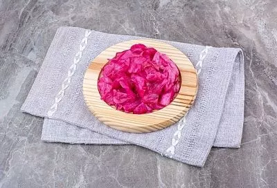 Готовим ту самую розовую маринованную капусту: и подать не стыдно, и съедят – не жалко