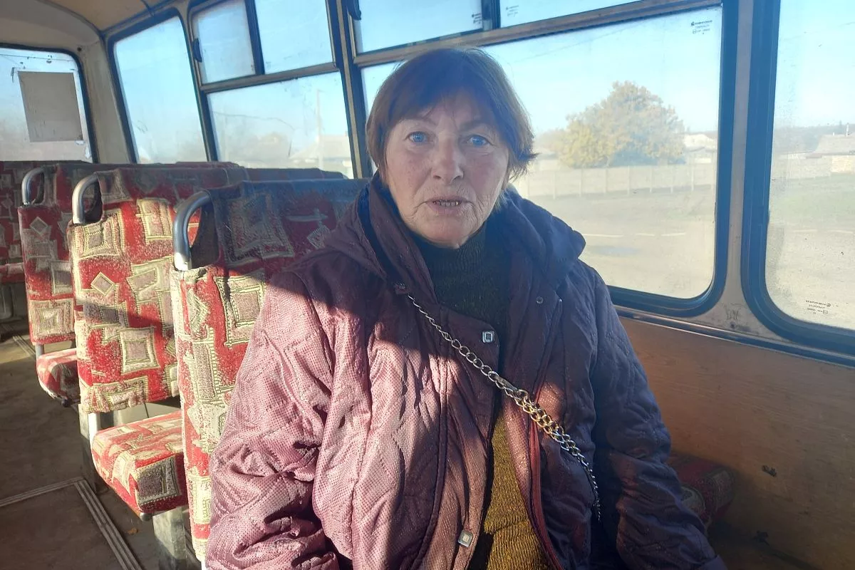 Жительница Александровки Лариса Николаевна: «Володя – очень хороший человек. Стреляют – а он все равно едет»