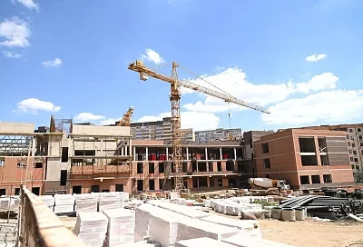 В Краснодаре одновременно возводят около 20 школ 