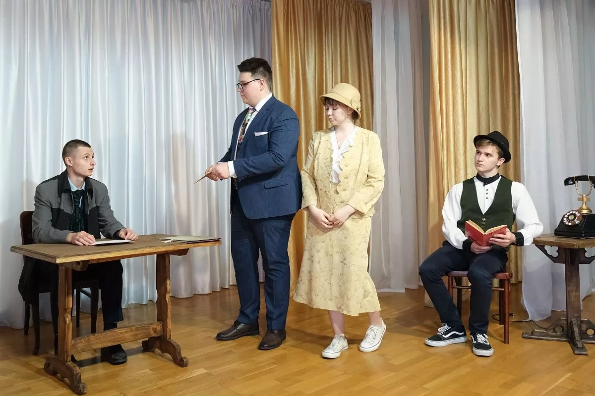 Актеры театра-студия «Премьер». 