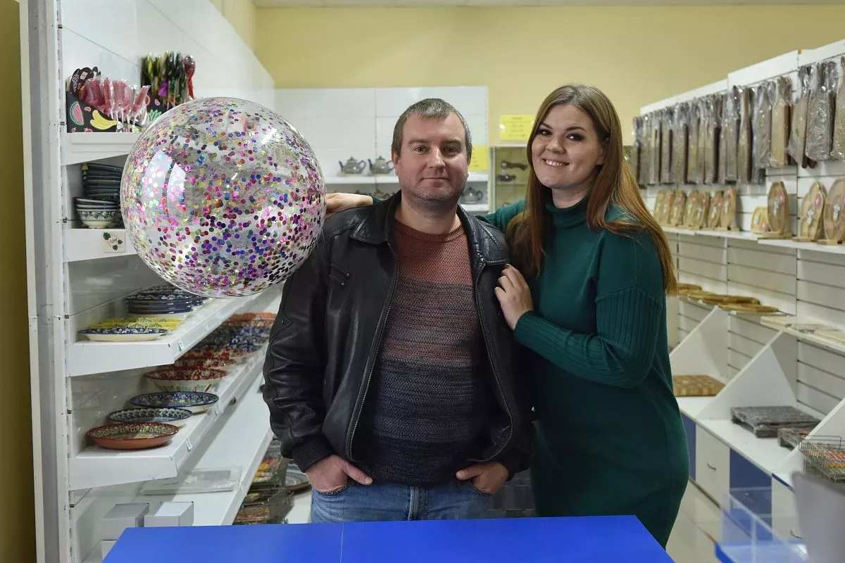 Елена и Сергей Корень несколько лет назад тоже решили себя попробовать в торговле. Елена и Сергей Корень несколько лет назад тоже решили себя попробовать в торговле.