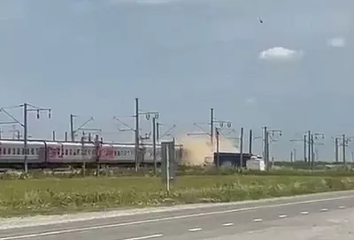 Поезд из Сочи врезался в грузовик на Ставрополье