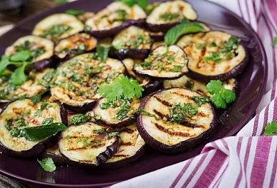 Идеальное блюдо для теплых встреч с родными: жареные баклажаны