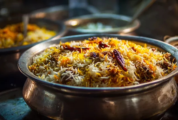 Ароматный рис с курицей и специями