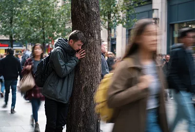 Почему в толпе никто не помогает — и как это изменить