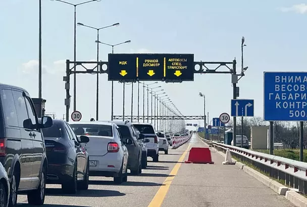 Час в ожидании проезда: пробки появились у Крымского моста 