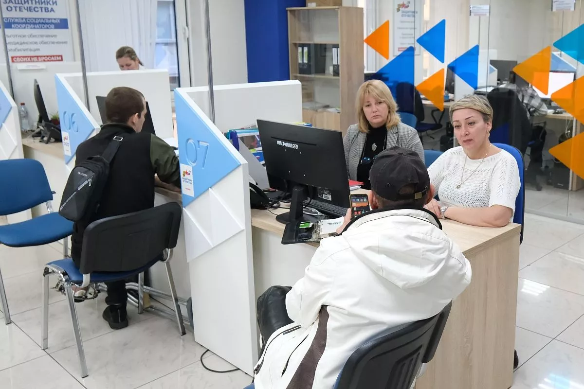 Фонд «Защитники Отечества» занимается персональным социальным сопровождением ветеранов СВО, их родственников и семей погибших бойцов в режиме одного окна.