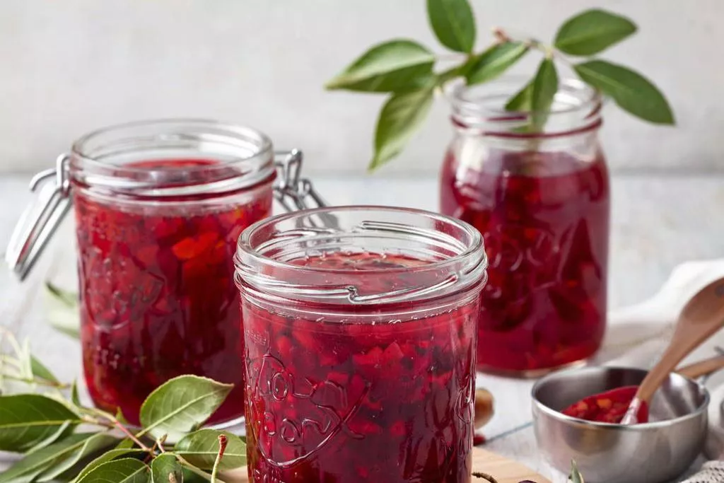 Марципановое варенье из красной черемухи: рецепт, ради которого стоит собрать ягоды в августе