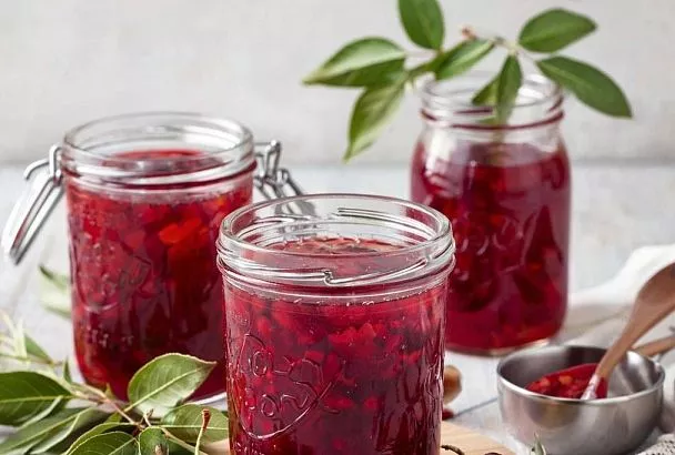 Марципановое варенье из красной черемухи: рецепт, ради которого стоит собрать ягоды в августе