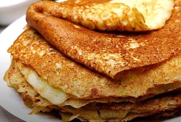 Такие блины из капусты пекутся быстро и мигом сметаются со стола: получаются необыкновенно мягкие, пышные и вкусные